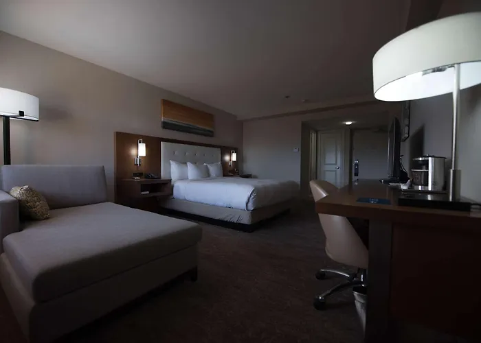 Hilton East Hotel 3*