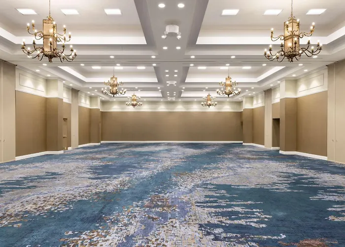 Hilton East Hotel 3*
