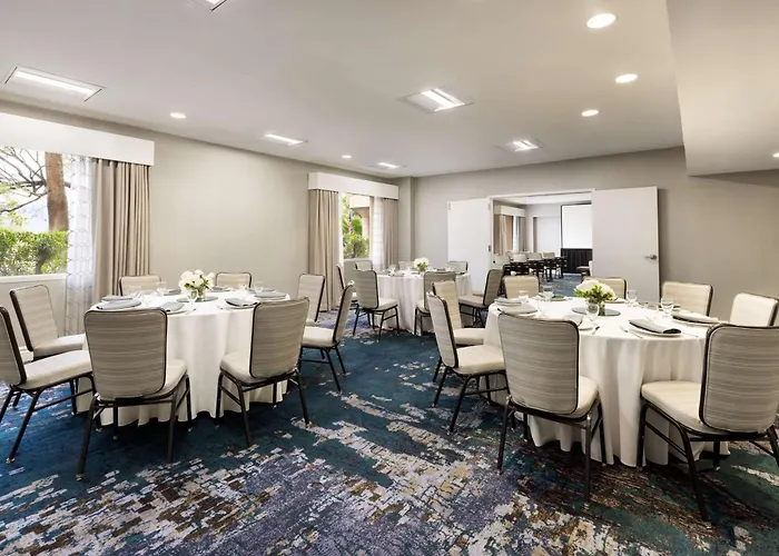 Hotel Hilton East 3*