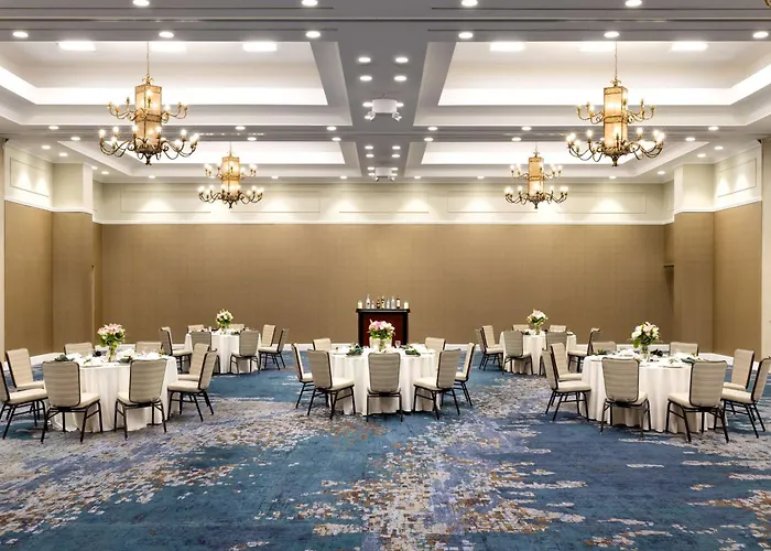 Hilton East Hotel 3*