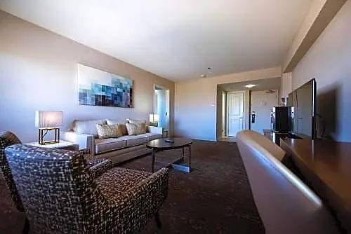 Hilton East Hotel 3*