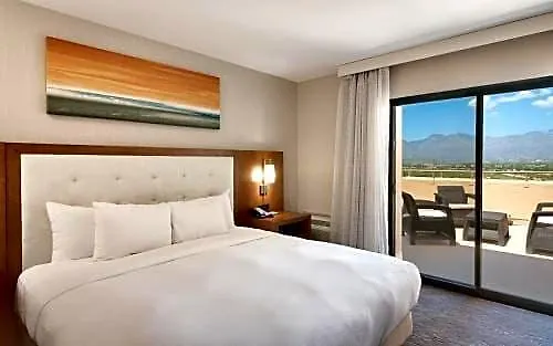 Hilton East Hotel 3*