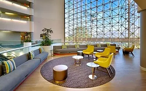 Hilton East Hotel 3*