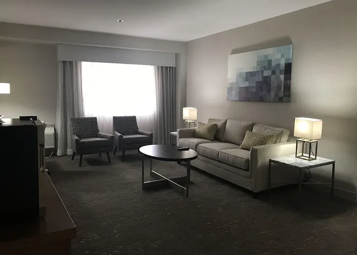 Hilton East Hotel 3*