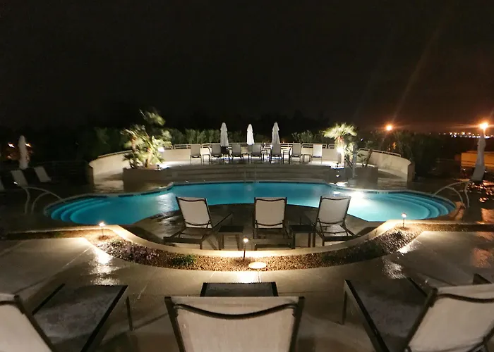 Hilton East Hotel 3*