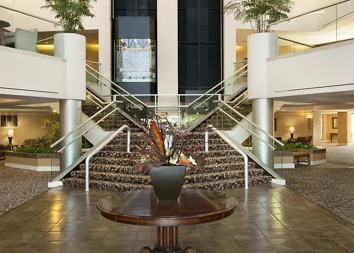 Hilton East Hotel 3*