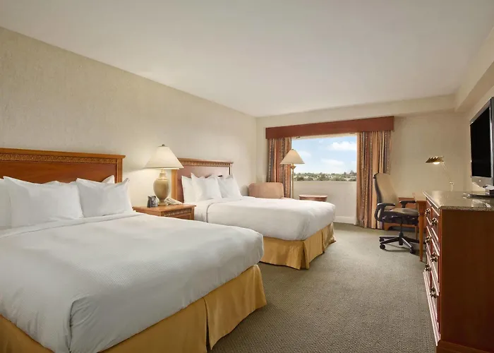 Hilton East 3*